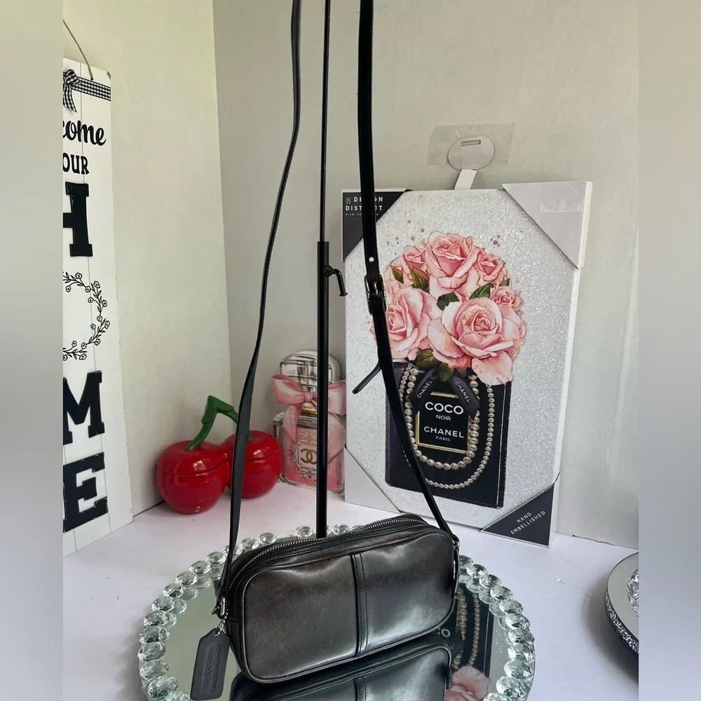 COACH vintage dark brown Leather  crossbody bag